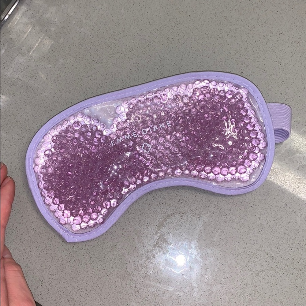 Freezeable eye mask